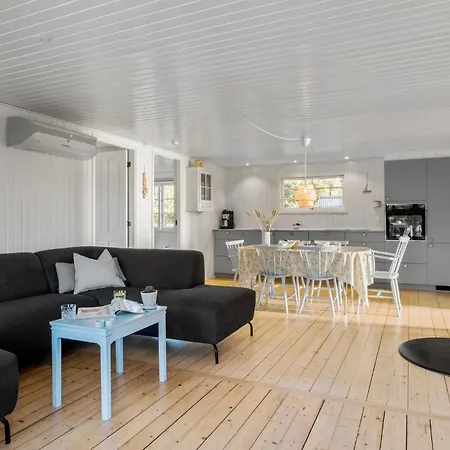 Lovely In With Kitchen Holiday home *